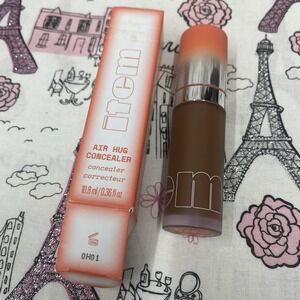 ITEM Beauty by Addison Rae, Air Hug Concealer, Medium-to-Full Coverage SHADE 520